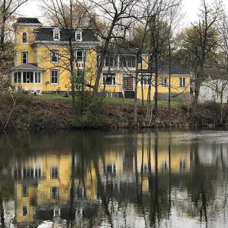 Pangea House Panzió Gananoque Kültér fotó